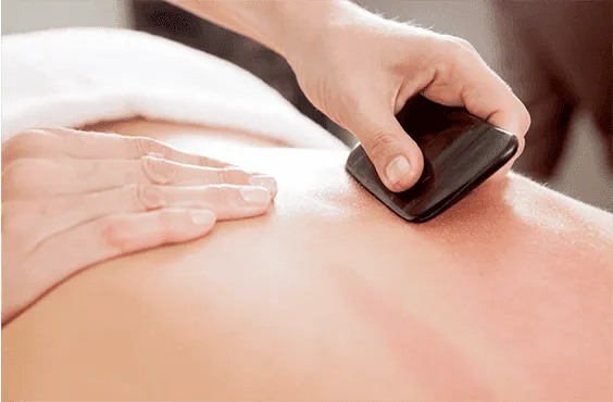Back massage with a smooth massage stone